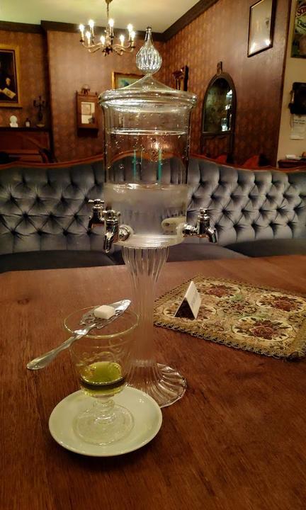 Grotesque Absinth-Bar